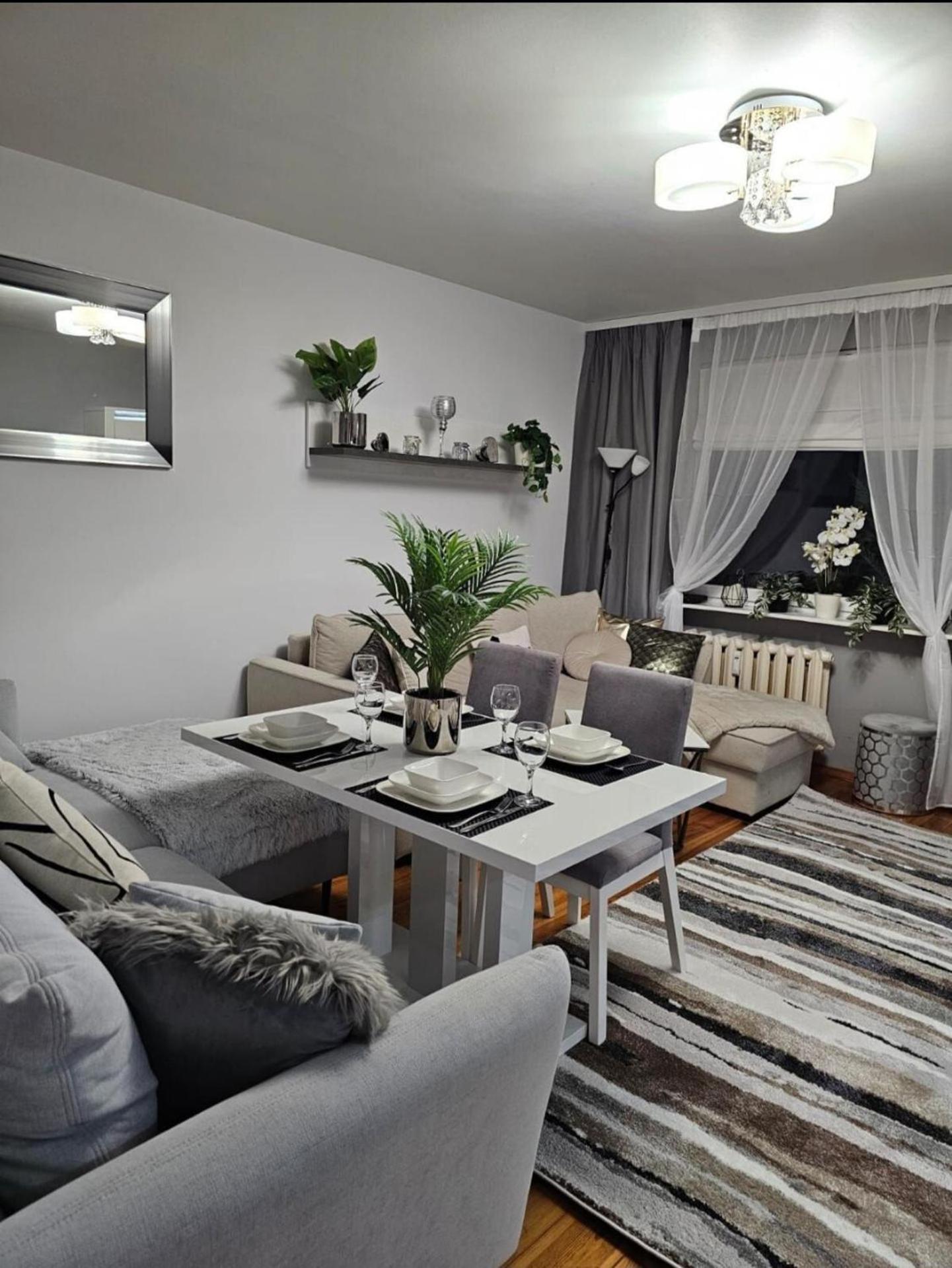 Apartment In Zyrardow 10Min To Suntago Esterno foto